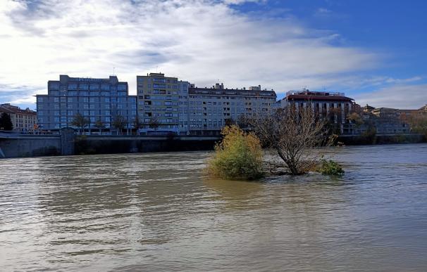 Crecida del Ebro a su paso por Zaragoza con una mejana en el centro
EUROPA PRESS
13/12/2021