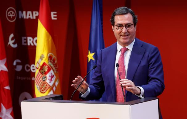 El presidente de la CEOE, Antonio Garamendi, interviene durante la XVIII edición del premio nacional joven empresario de la confederación española de jóvenes empresarios (CEAJE).
