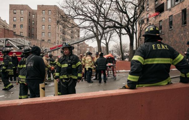 Bomberos en un incendio en un edificio del barrio del Bronx, en Nueva York
SCOTT HEINS
09/1/2022