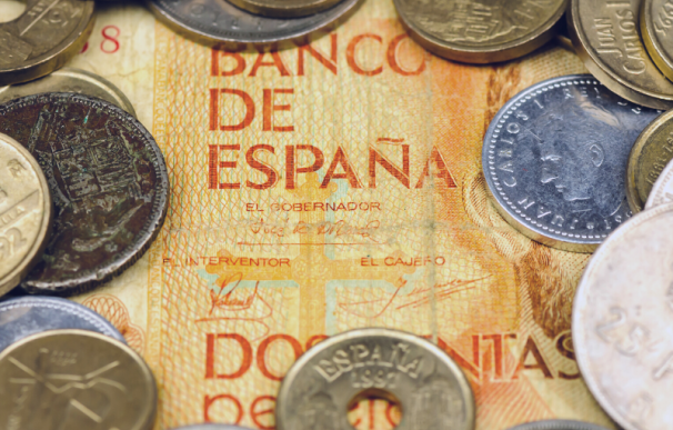 Monedas y billetes de pesetas españolas
