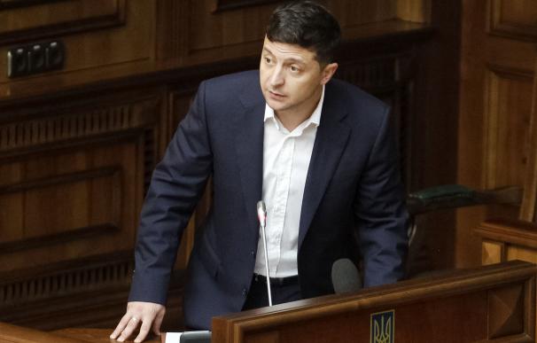 11 June 2019, Ukraine, Kiev: Ukrainian President Volodymyr Zelenskiy attends a meeting of the Constitutional Court about the constitutionality of his decree dissolving the Ukrainian Parliament. Photo: Serg Glovny/ZUMA Wire/dpa
(Foto de ARCHIVO)
11/6/2019 ONLY FOR USE IN SPAIN