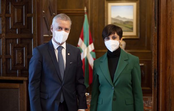 El Lehendakari, Iñigo Urkullu, y la ministra de Política Territorial, Isabel Rodríguez, en una reunión en el Palacio de Ajuria Eenea en Vitoria, Euskadi
MIKEL ARRAZOLA-IREKIA
28/1/2022