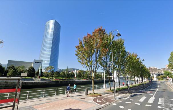El cuarto edificio más alto de España se encuentra en Bilbao. Se trata de la Torre Iberdrola, del arquitecto César Pelli, la construcción, terminada en el año 2011, se eleva 165 metros de altura repartidos en 41 plantas y 50.000 metros cuadrados destinados a oficinas, entre ellas las de Iberdrola.