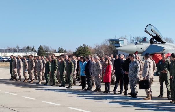 La ministra de Defensa, Margarita Robles, visita el destacamento español desplegado en la base 'Graf Ignatiev' para participar en la misión de la OTAN de vigilancia de su espacio aéreo. EUROPA PRESS 21/2/2022