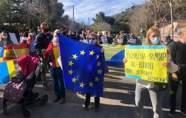 Unas 40 personas se concentran frente al consulado de Rusia en Barcelona por la agresión a Ucrania EUROPA PRESS 24/2/2022