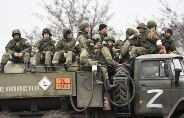 Russian servicemen are seen in Armyansk in the northern part of Crimea, on February 25, 2022, in Crimea. On February 24 Russian President Vladimir Putin announced a military operation in Ukraine following recognition of independence of breakaway Donbas republics. Editorial license valid only for Spain and 3 MONTHS from the date of the image, then delete it from your archive. For non-editorial and non-licensed use, please contact EUROPA PRESS. Editorial license valid for 3 MONTHS from the date of the image, then delete from your archive. For non-editorial and non-licensed use, please contact EUROPA PRESS. 25 FEBRERO 2022;CRIMEA;PUTIN;FORCES Konstantin Mihalchevskiy / Sputnik 25/2/2022