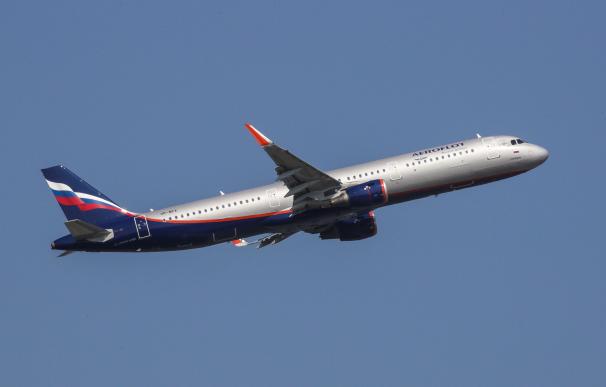 Frankfurt Main (Germany).- (FILE) - An Airbus A-321 airplane of Russian company 'Aeroflot' takes off at the Frankfurt International airport, Germany, 27 August 2019 (reissued 27 February 2022). The EU will close its airspace for all Russian airplanes, EU foreign policy chief Borrell said on 27 February 2022, as as Russia's invasion of Ukraine is ongoing. Russian troops entered Ukraine on 24 February prompting the country's president to declare martial law and triggering a series of severe economic sanctions imposed by Western countries on Russia. (Alemania, Rusia, Ucrania) EFE/EPA/ARMANDO BABANI *** Local Caption *** 55420735