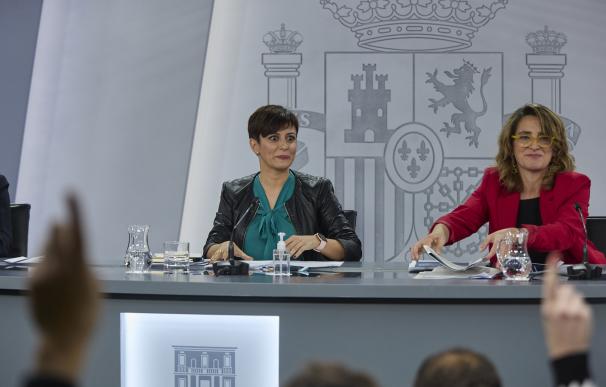 La ministra Portavoz, Isabel Rodríguez, y la ministra para la Transición Ecológica, Teresa Ribera