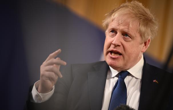 08 March 2022, United Kingdom, London: UK Prime Minister Boris Johnson speaks to the media after he hosted a meeting with the V4 leaders (Poland, Hungary, the Czech Republic and Slovakia) to discuss Ukraine crisis, at Lancaster House. Photo: Leon Neal/PA Wire/dpa 08/3/2022 ONLY FOR USE IN SPAIN