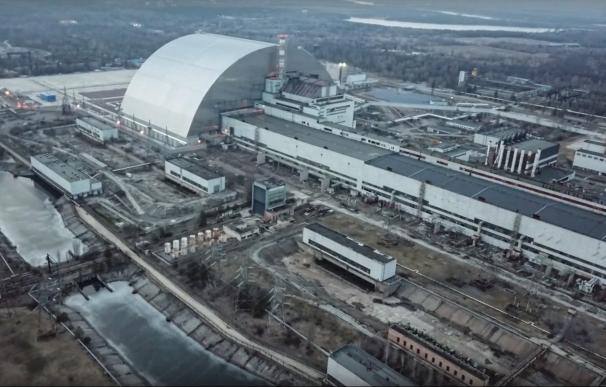 Pripyat, (Ukraine), 07/03/2022.- A still image taken from a handout video made available by the Russian Defence Ministry press service shows a general view of the Chernobyl Nuclear Power Plant in Pripyat, Ukraine, 07 March 2022. Russian President Putin on 24 February 2022 announced a "special military operation against Ukraine". Martial law has been introduced in Ukraine, and explosions are heard in many cities including Kyiv. (Rusia, Ucrania) EFE/EPA/RUSSIAN DEFENCE MINISTRY PRESS SERVICE/HANDOUT HANDOUT HANDOUT EDITORIAL USE ONLY/NO SALES
