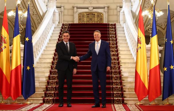 17-03-2022 El presidente del Gobierno, Pedro Sánchez, y el presidente de Rumanía, Klaus Iohannis POLITICA MONCLOA/FERNANDO.CALVO