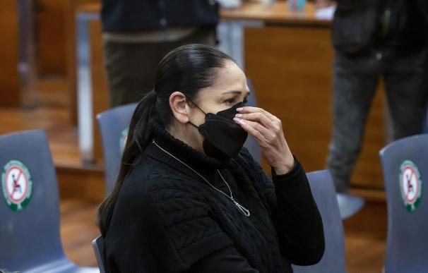 a tonadillera Isabel Pantoja sentada en la sala del Juzgado de lo Penal número 5 de Málaga