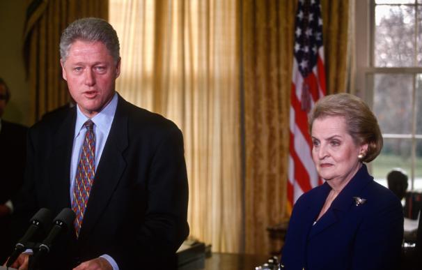 Bill Clinton y Madeleine Albright. RICHARD ELLIS / ZUMA PRESS / CONTACTOPHOTO 23/3/2022 ONLY FOR USE IN SPAIN