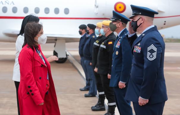 La ministra de Defensa, Margarita Robles, en una visita a la base aérea de Morón MINISTERIO DE DEFENSA 31/3/2022