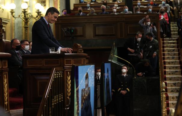 El presidente del Gobierno, Pedro Sánchez tras la intervención por videoconferencia del presidente de Ucrania, Volodímir Zelensky en el Congreso de los Diputados.