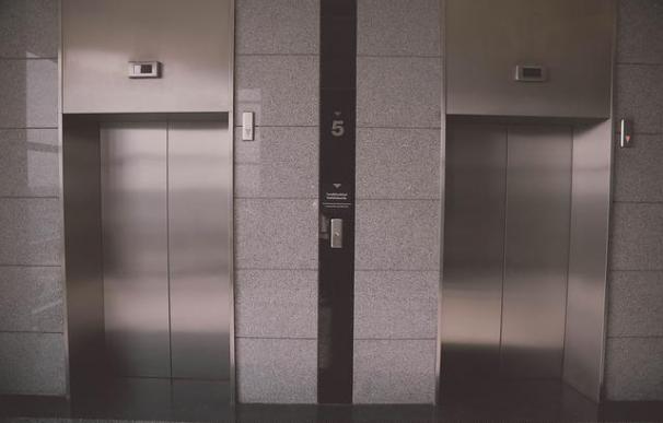 Un ascensor.
