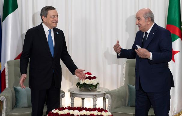HANDOUT - 12 April 2022, Algeria, Algiers: Algerian President Abdelmadjid Tebboune (R) meets with Italian Prime Minister Mario Draghi.