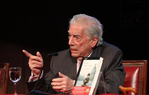 El escritor, político y periodista, Mario Vargas Llosa.