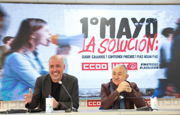 Los secretarios generales de CCOO y UGT, Unai Sordo (i) y Pepe Álvarez (d).