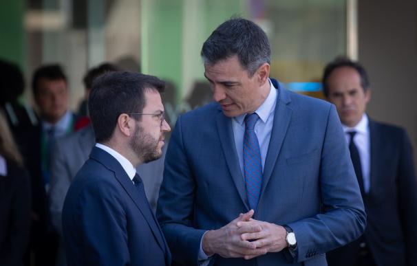 El presidente de la Generalitat, Pere Aragonès (i) y el presidente del Gobierno, Pedro Sánchez.