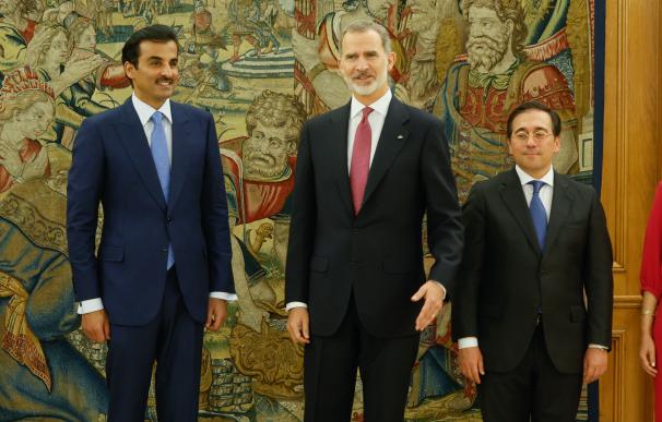 Emir de Qatar, Felipe VI y Albares
