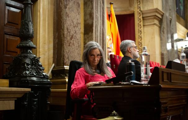 La secretaria general del Parlament, Esther Andreu, en una sesión plenaria en el Parlament de Cataluña.