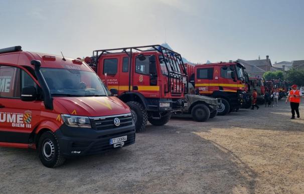 Efectivos de la Unidad Militar de Emergencias (UME) en el incendio de Artesa de Segre (Lleida),