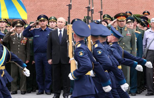Putin asiste a los desfiles de conmemoración de la invasión nazi de la URSS.