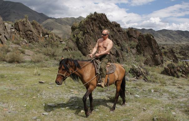 El presidente de Rusia, Vladimir Putin, monta a caballo durante sus vacaciones. (ARCHIVO) ALEXEY DRUZHINYN / ZUMA PRESS / CONTACTOPHOTO 30/6/2022 ONLY FOR USE IN SPAIN