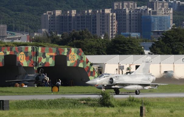 China continúa con sus maniobras de aviones y buques alrededor de Taiwán