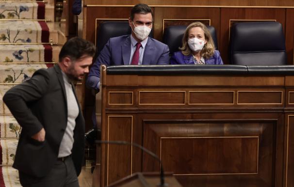 Pedro Sánchez, Nadia Calviño y Gabriel Rufián en el Congreso