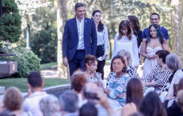 Pedro Sánchez ha estrenado esta semana su 'Gobierno de la gente' con una primera función teatral al aire libre en el Palacio de la Moncloa