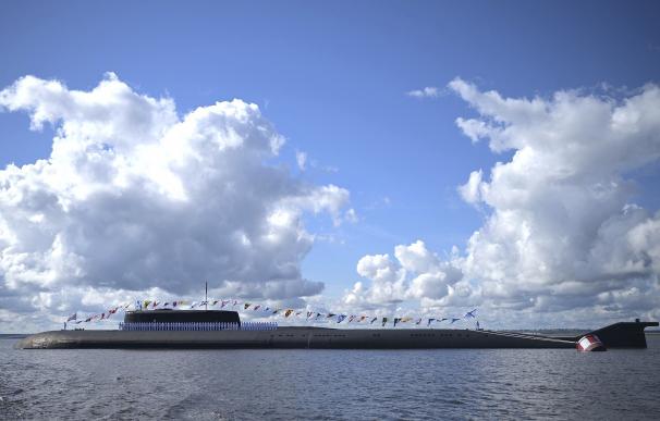 El submarino ruso 'K-266 Orel' en un acto en Kronstadt.