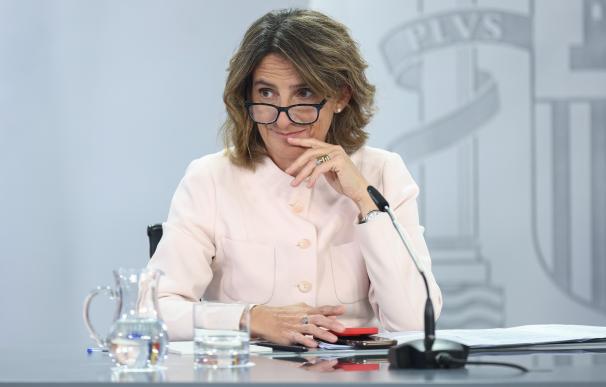 (I-D) La vicepresidenta tercera y ministra para la Transición Ecológica y el Reto Demográfico, Teresa Ribera.