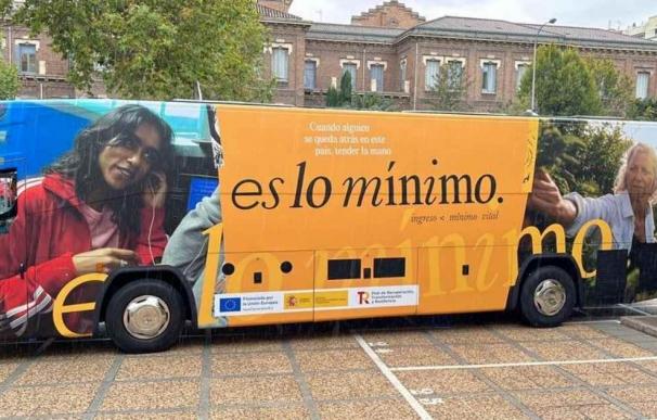 Escrivá arranca un autobús para llevar el Ingreso Mínimo a 140.000 familias más