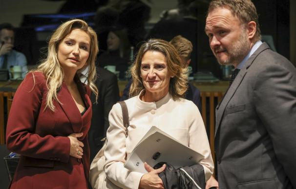 (L-R) Sweden's Minister for Energy Ebba Busch, Spanish Environment and Energy Minister Teresa Ribera and Danish Minister of Climate and Energy Dan Jorgensen at the start of a EU Transport, Telecommunications and Energy Council (Energy) in Luxembourg, 25 October 2022. European energy ministers are meeting to discuss proposals for a directive on the energy performance of buildings and will hold a policy debate on the gas package. (Luxemburgo, Suecia, Luxemburgo)