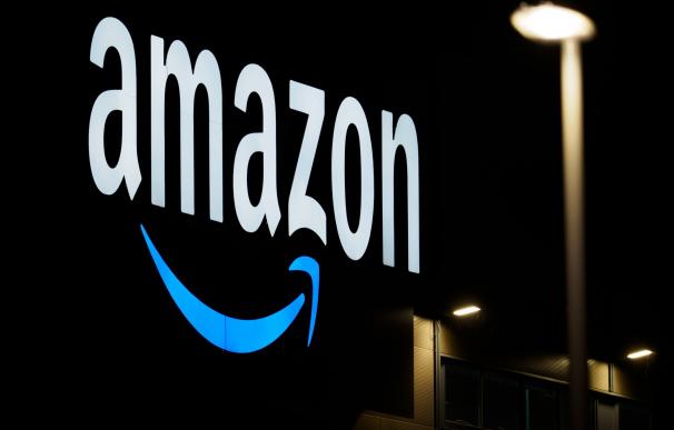 Amazon suspende la contratación de empleados ante la situación económica.