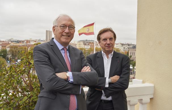 El consejero delegado de Sofinco España, Pierre Adam, y el consejero delegado de Credit Agricole Consumer Finance, Stephane Priami.