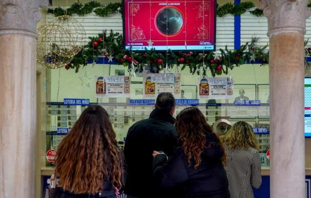 Cómo cobrar un premio de la Lotería de Navidad: hasta 2.000 € el mismo día 22