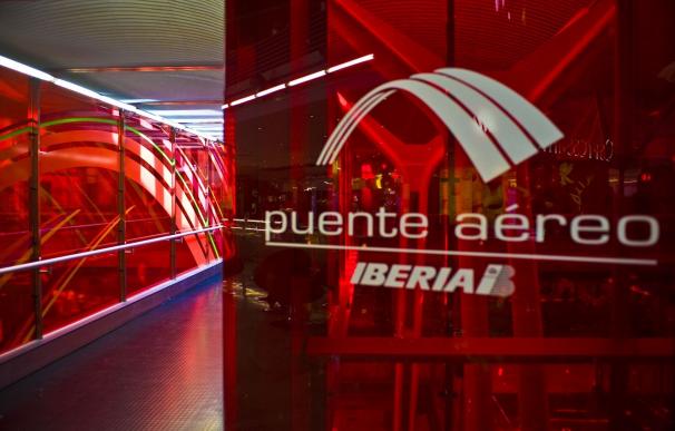 El éxito del AVE Madrid-Barcelona tiñe de negro el futuro del puente aéreo