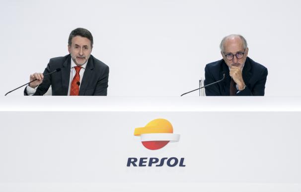 El consejero delegado de Repsol, Josu Jon Imaz, y el presidente de la petrolera, Antonio Brufau, en la última general de accionistas.