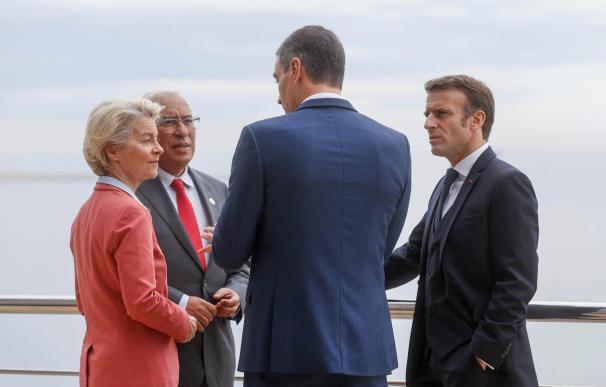 Pedro Sánchez, Macron, António Costa y Úrsula Von der Leyen (1)