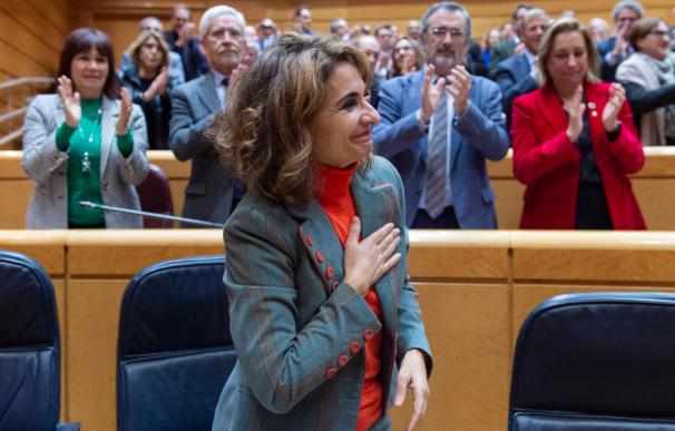 La ministra de Hacienda y Función Pública, María Jesús Montero, celebra la aprobación de los PGE 2023.