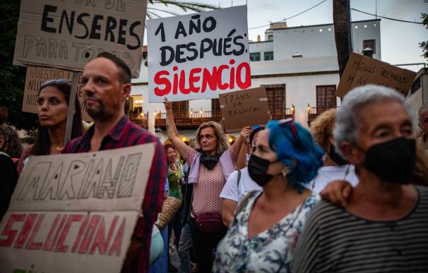 Un grupo de personas durante una manifestación 'silenciosa' de protesta contra la gestión de la reconstrucción en La Palma.