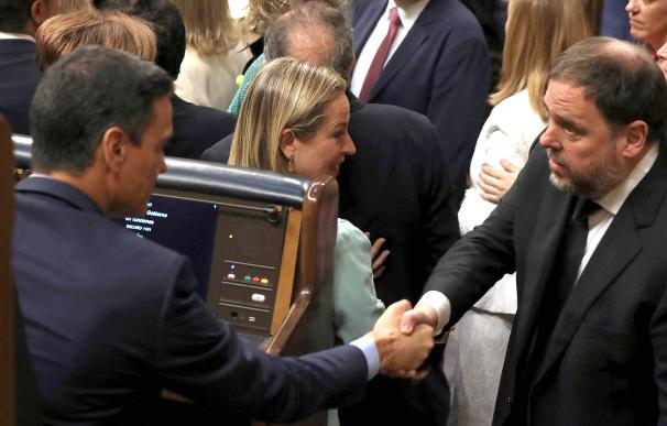 El pacto de gobierno que busca Sánchez con Junqueras sitúa a España más cerca del régimen de 1931 que del modelo político instaurado con la Constitución de 1978