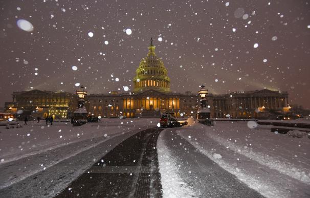 Tormenta de nieve sobre el Capitolio de Washington.