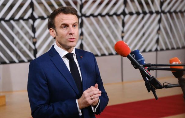 Macron retrasará la edad mínima de jubilación en Francia a los 64 años.