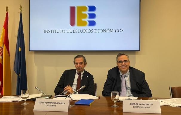 Íñigo Fernández de Mesa y Gregorio Izquierdo, Instituto de Estudios Económicos