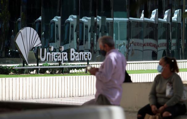 Unicaja Banco vive su 'luna de miel' en el Ibex 35 con un rebote de hasta el 17%