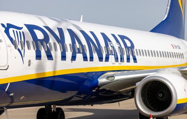FILED - 12 April 2022, Bavaria, Nuremberg: A Ryanair plane stands on the apron at Albrecht Duerer Airport Nuremberg. Irish low-cost airline Ryanair is cancelling several flights to and from Budapest because of a new excess profit tax in Hungary. Photo: Daniel Karmann/dpa (Foto de ARCHIVO) 12/4/2022 ONLY FOR USE IN SPAIN
